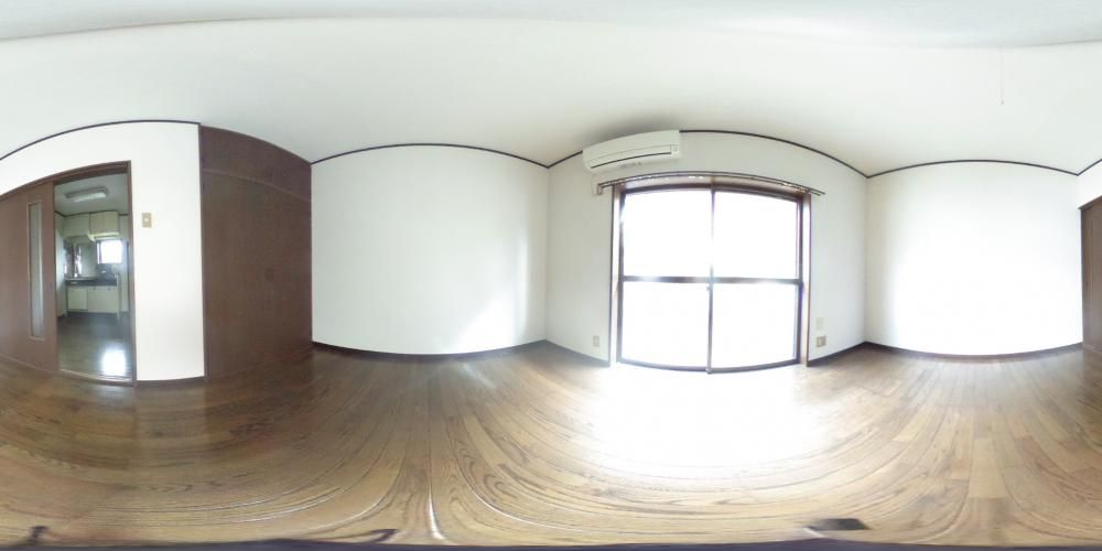 ���r���O